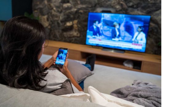 Proyecta la pantalla del teléfono con app.