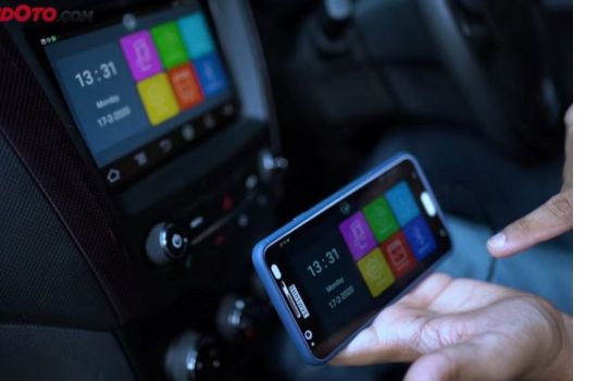 ¿Sabes cómo duplicar tu teléfono celular en el auto?-Compruébalo